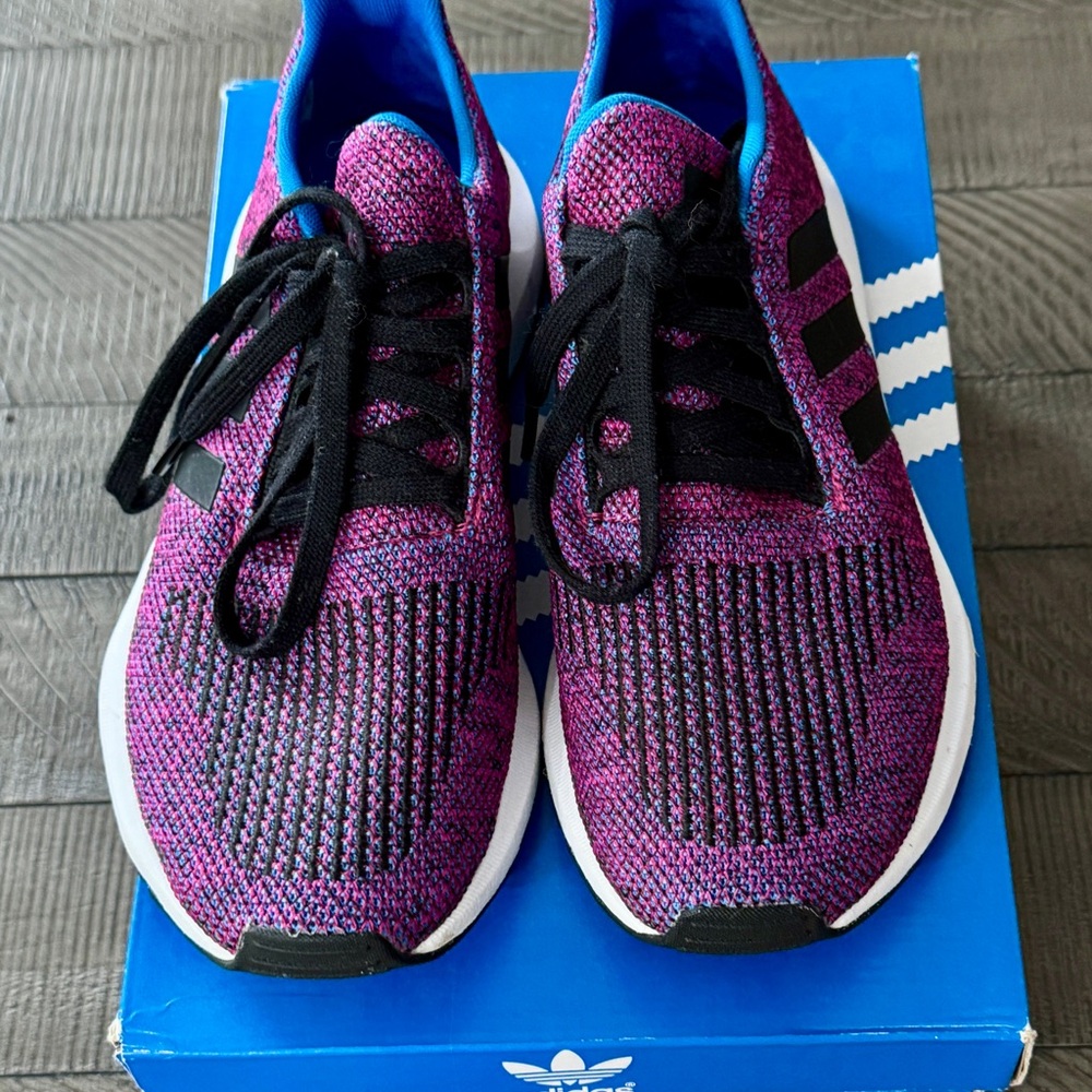 Swift run 3 Adidas size 5.5